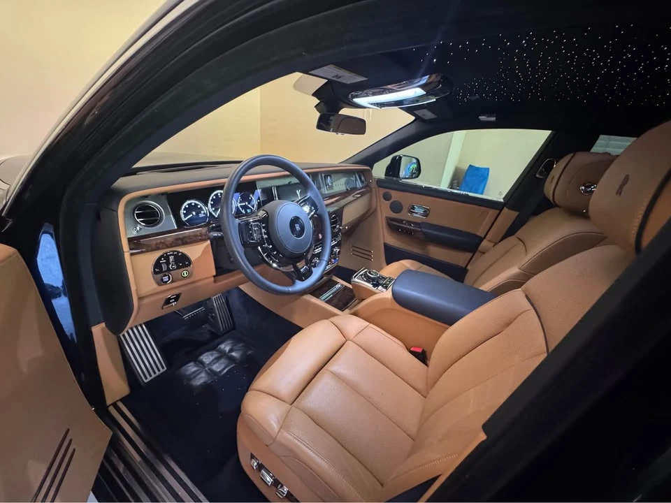 2022 Rolls-Royce Phantom VIII - Image 4 of 10