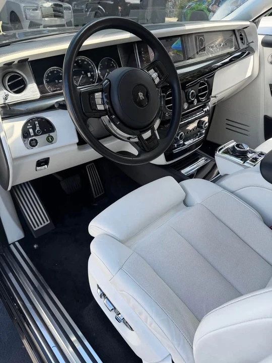 2022 Rolls-Royce Phantom VIII - Image 11 of 12