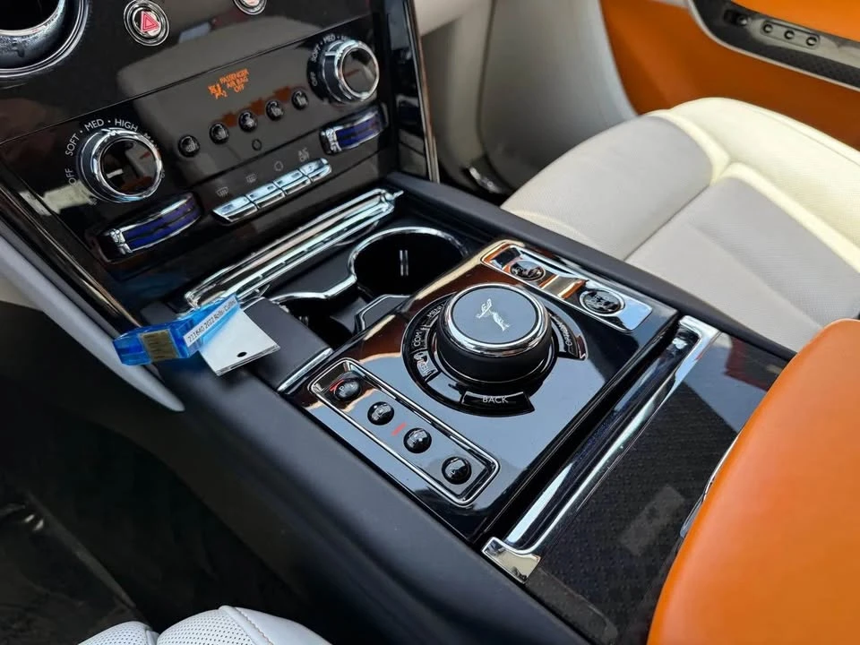 2022 Rolls-Royce Cullinan Black Badge - Image 15 of 20