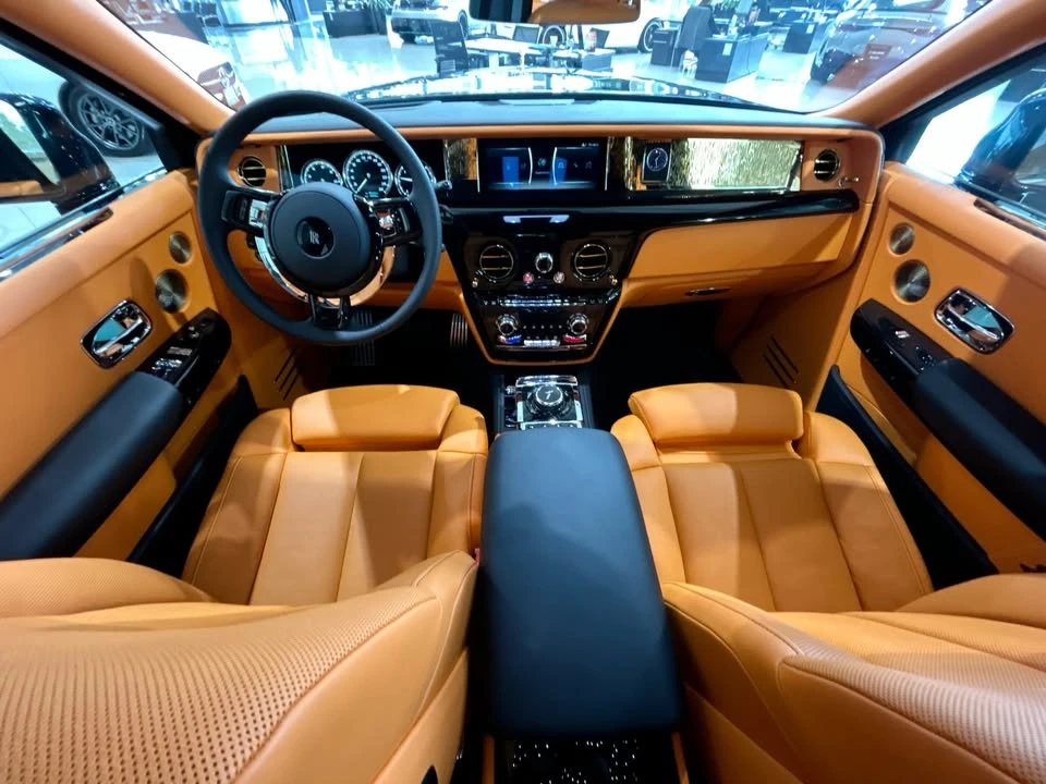 2022 Rolls-Royce Phantom VIII - Image 10 of 16