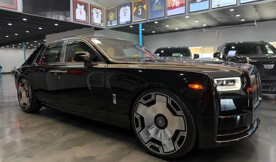 2022 Rolls-Royce Phantom VIII - Image 8 of 18