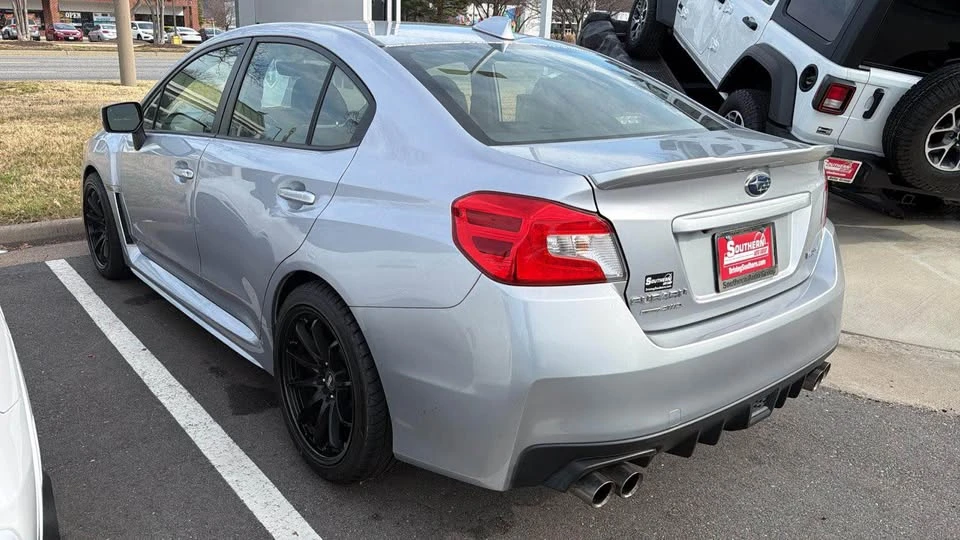 2022 Subaru - Image 10 of 12