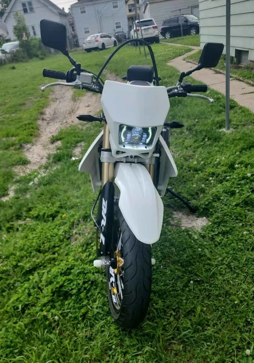 2022 Suzuki Motorcycles - Image 2 of 2