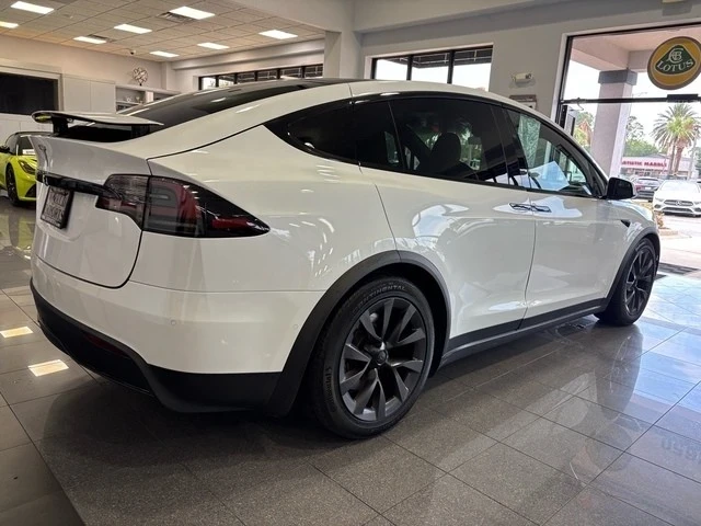 2022 Tesla Model X - Image 14 of 21