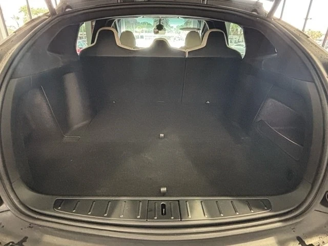 2022 Tesla Model X - Image 11 of 12