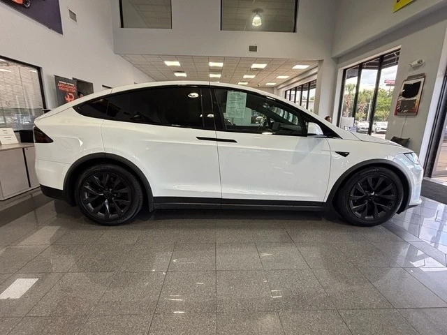 2022 Tesla Model X - Image 15 of 21