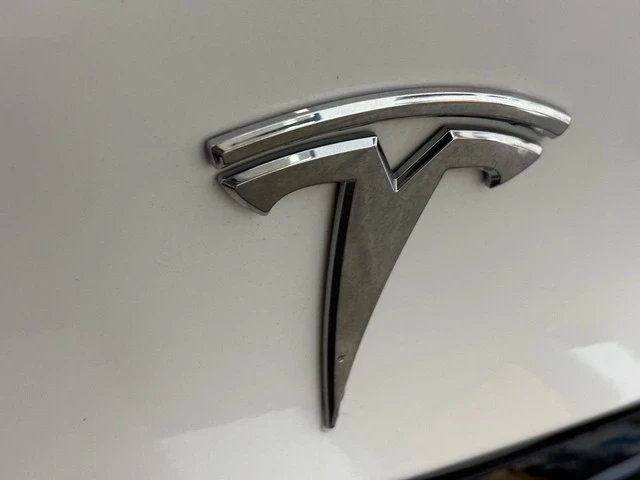 2022 Tesla Model X - Image 10 of 12