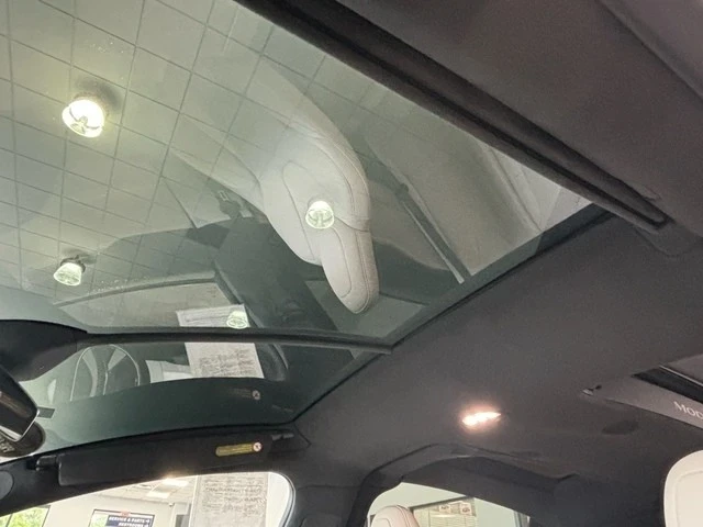2022 Tesla Model X - Image 5 of 12