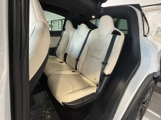 2022 Tesla Model X - Image 6 of 12