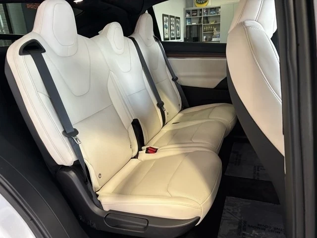 2022 Tesla Model X - Image 17 of 21