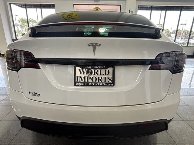 2022 Tesla Model X - Image 9 of 12