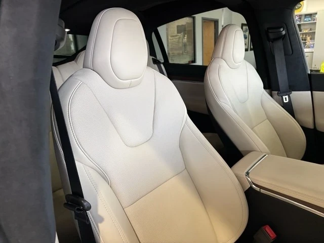 2022 Tesla Model X - Image 19 of 21