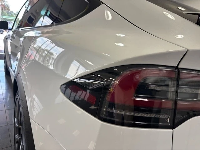2022 Tesla Model X - Image 8 of 12