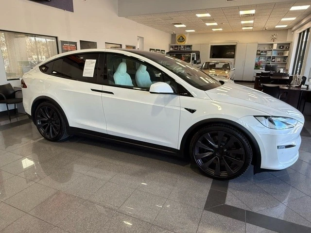 2022 Tesla Model X - Image 6 of 12