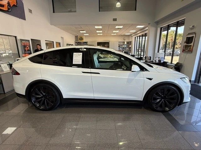 2022 Tesla Model X - Image 5 of 12
