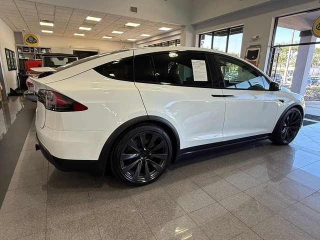 2022 Tesla Model X - Image 4 of 12