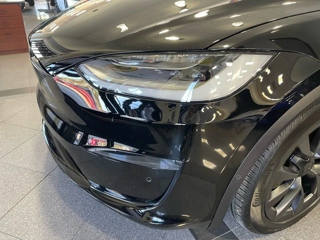 2022 Tesla Model X Plaid - Image 10 of 12