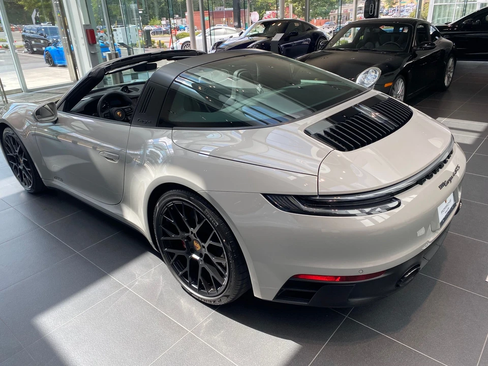 2022 Porsche 992 Targa 4 GTS - Image 21 of 24