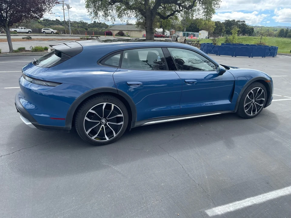 2022 Porsche Taycan 4 - Image 4 of 5