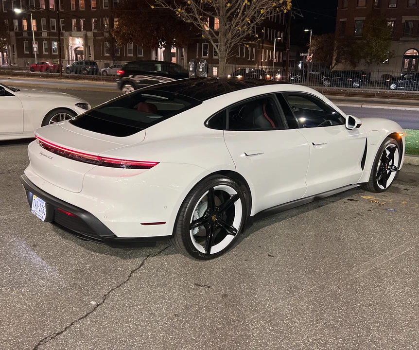 2022 Porsche Taycan 4S - Image 8 of 9