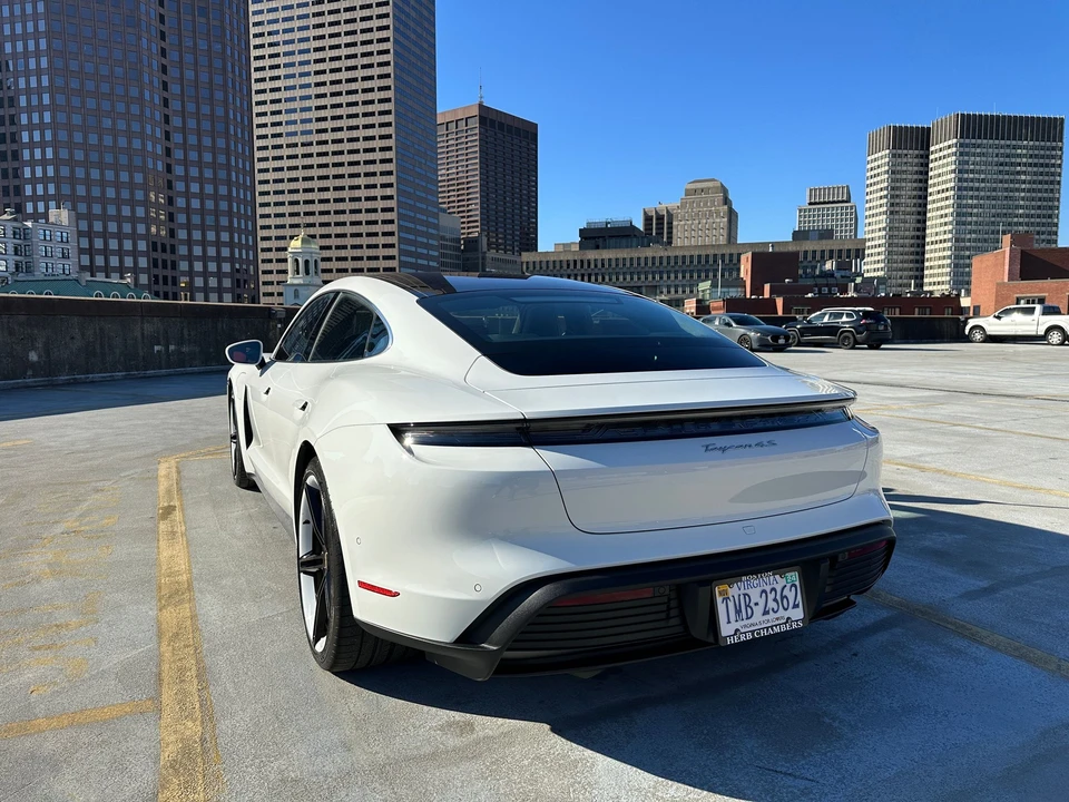 2022 Porsche Taycan 4S - Image 4 of 9