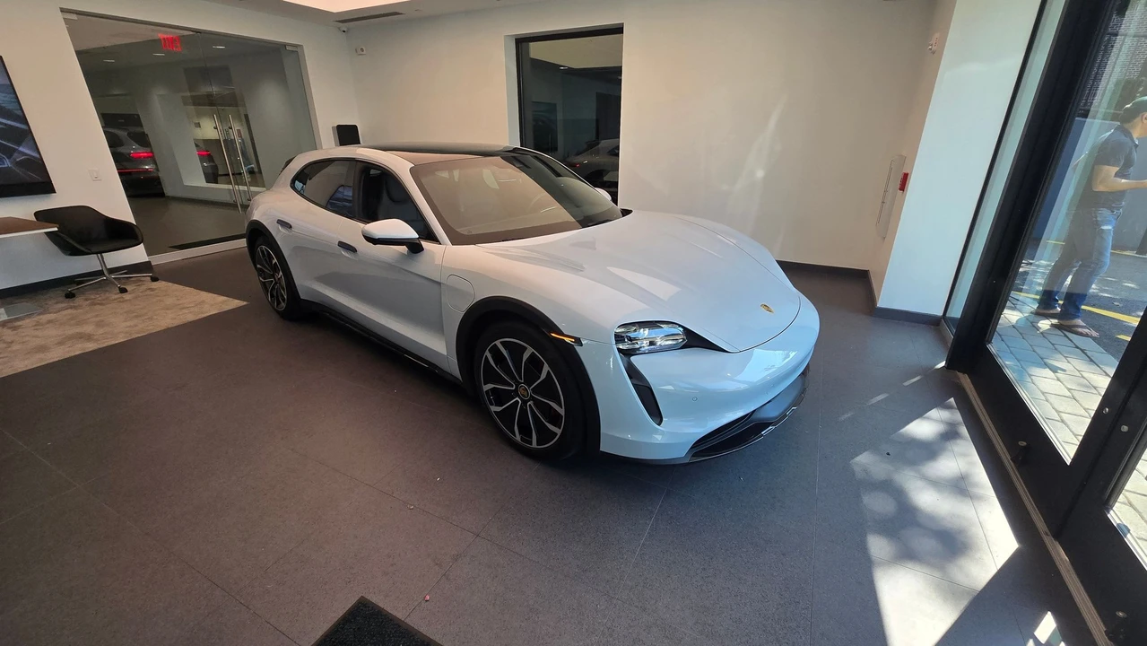 2022 Porsche Taycan 4S - Image 3 of 6