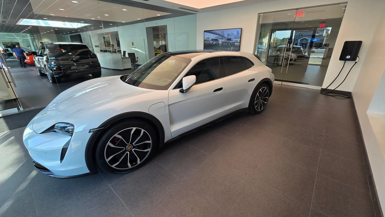 2022 Porsche Taycan 4S - Image 6 of 6