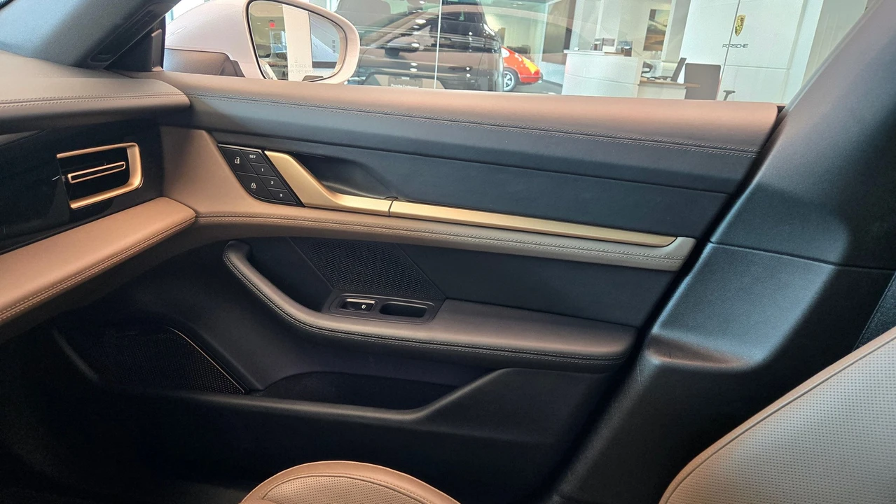 2022 Porsche Taycan 4S - Image 4 of 6