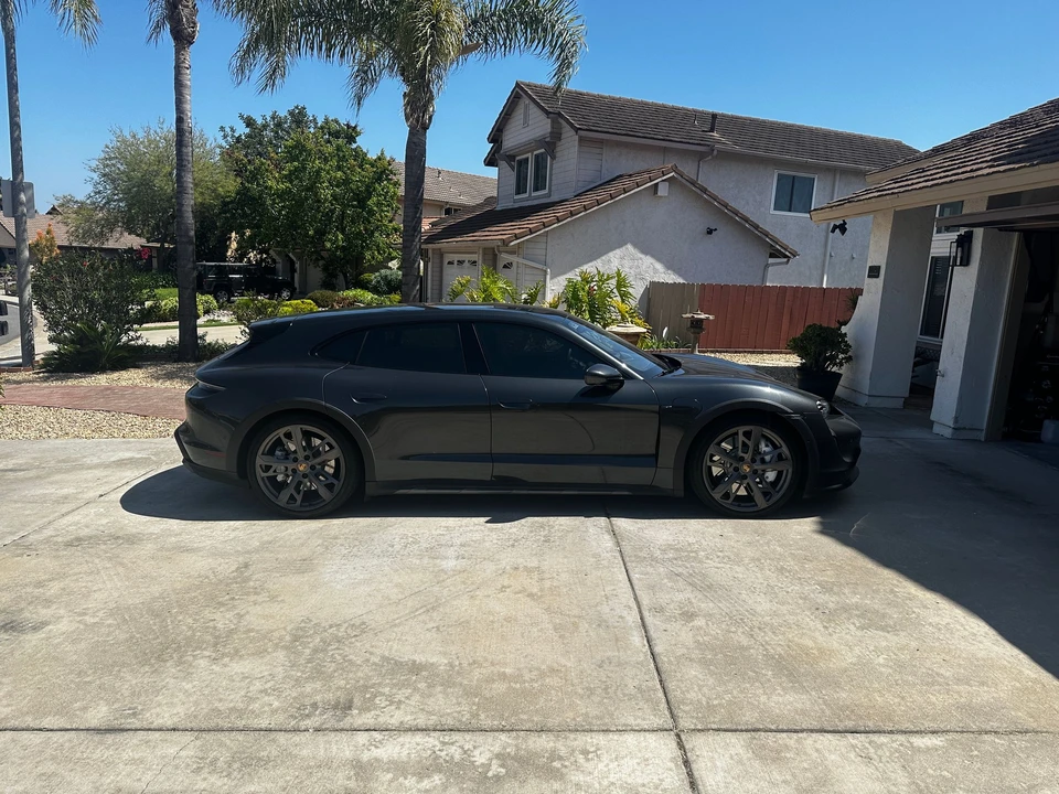 2022 Porsche Taycan - Image 4 of 4