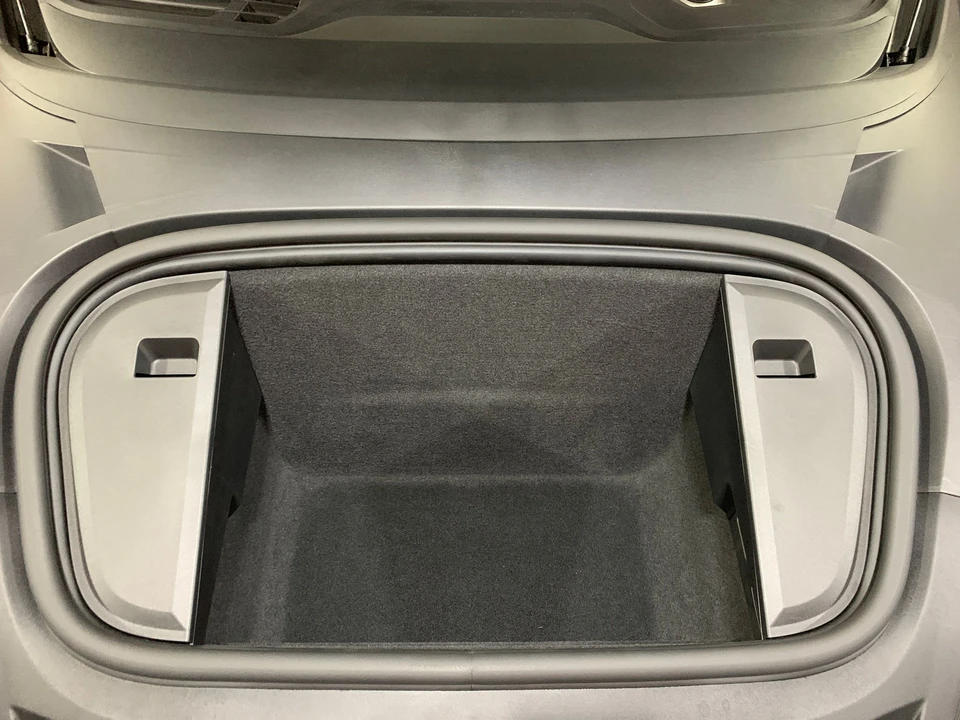 2022 Porsche Taycan - Image 13 of 18