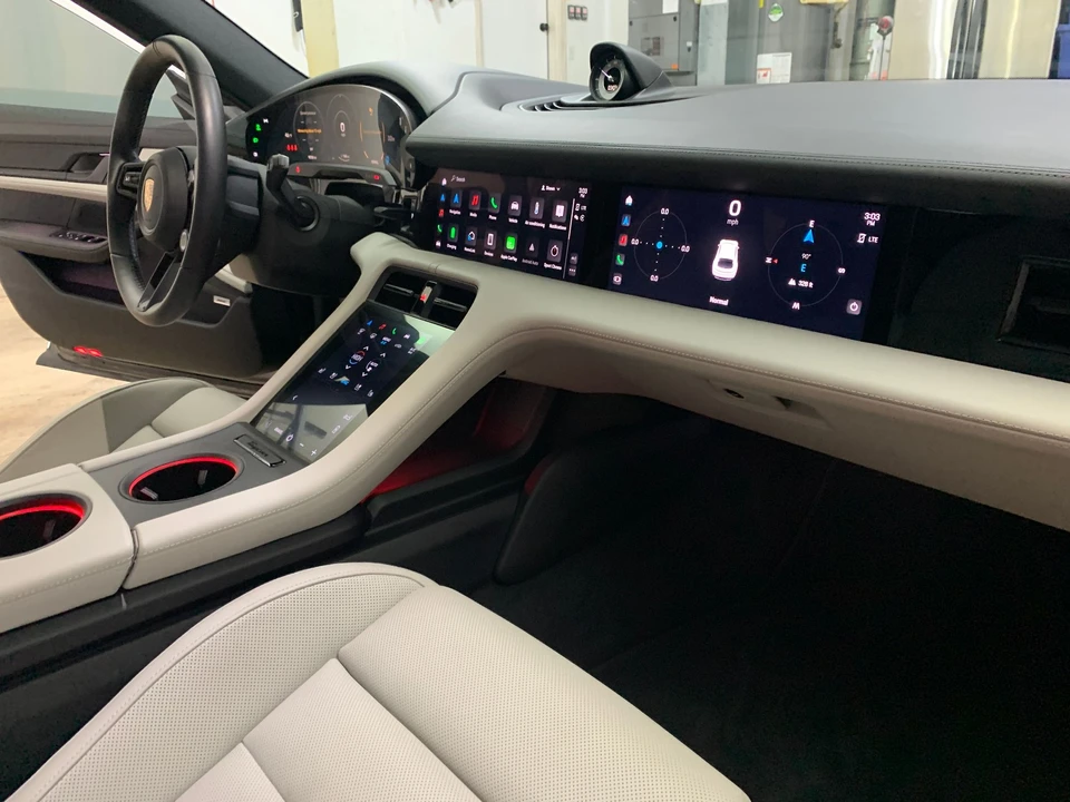 2022 Porsche Taycan - Image 9 of 18