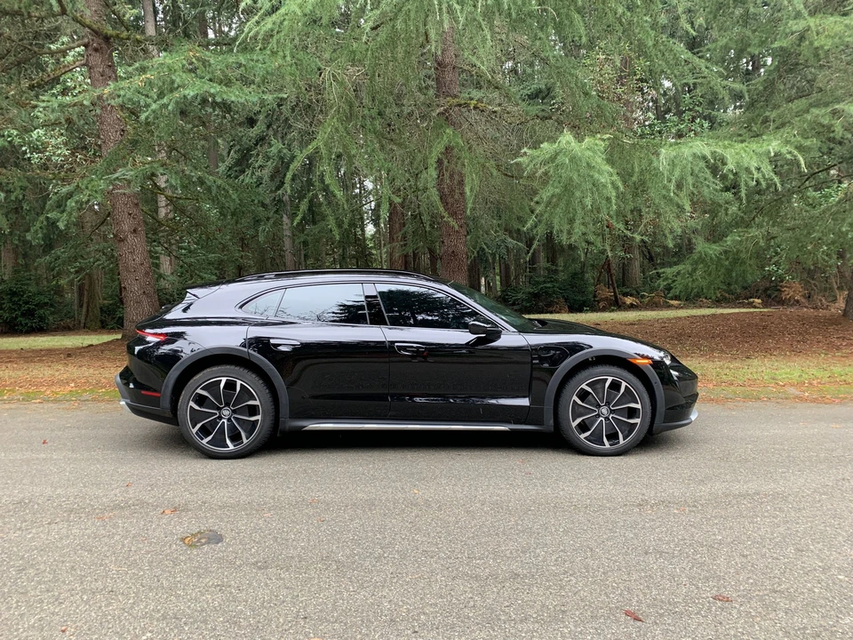 2022 Porsche Taycan - Image 2 of 18