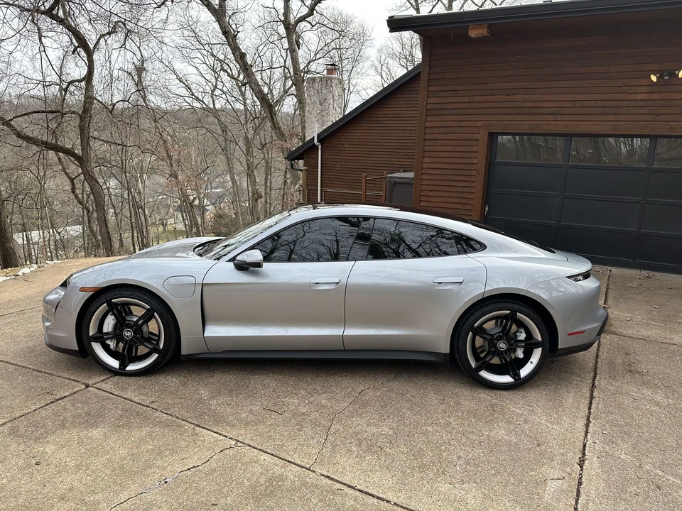 2022 Porsche Taycan - Image 4 of 18