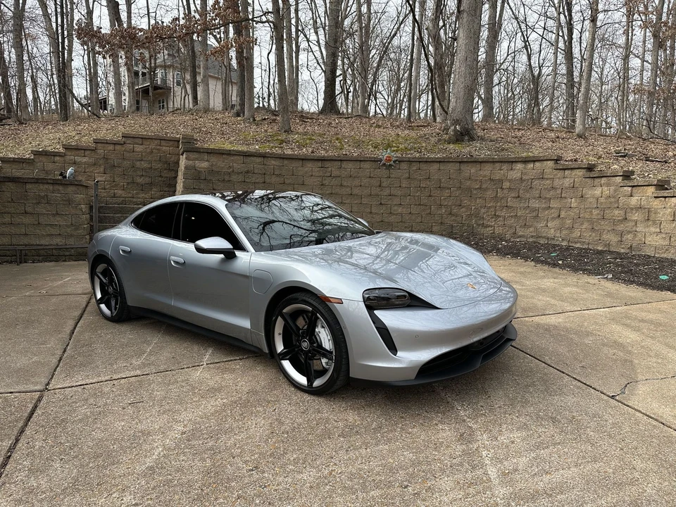 2022 Porsche Taycan - Image 2 of 18