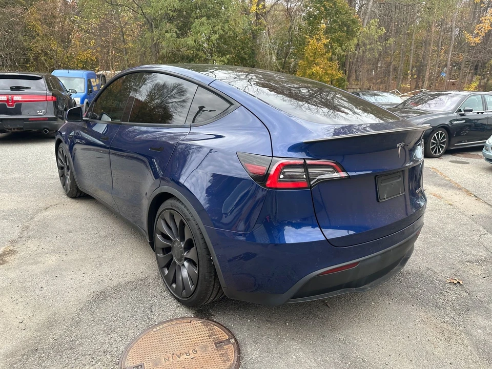 2022 Tesla Model Y Performance - Image 4 of 17
