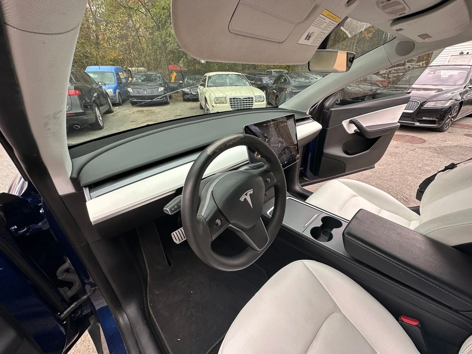2022 Tesla Model Y Performance - Image 12 of 17