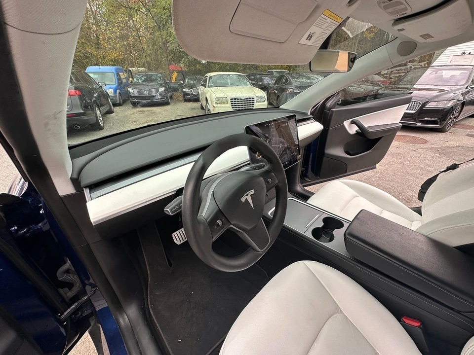 2022 Tesla Model Y Performance - Image 12 of 17