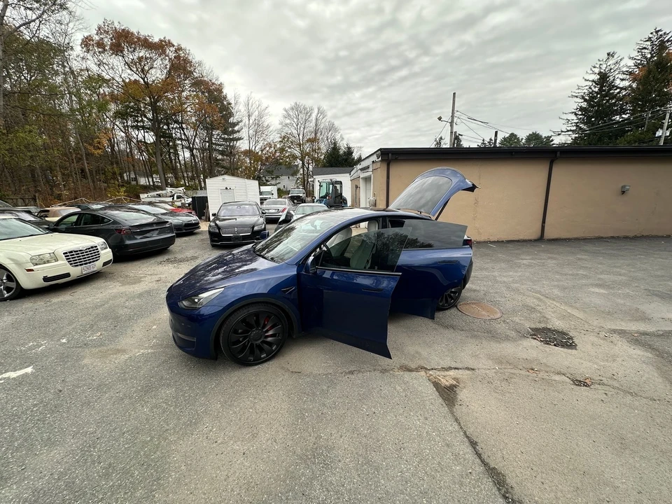 2022 Tesla Model Y Performance - Image 2 of 17