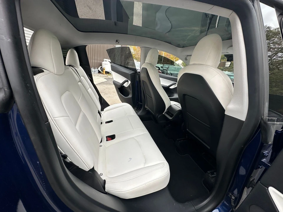 2022 Tesla Model Y Performance - Image 16 of 17