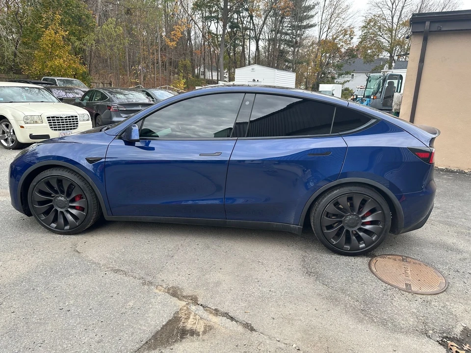2022 Tesla Model Y Performance - Image 3 of 17