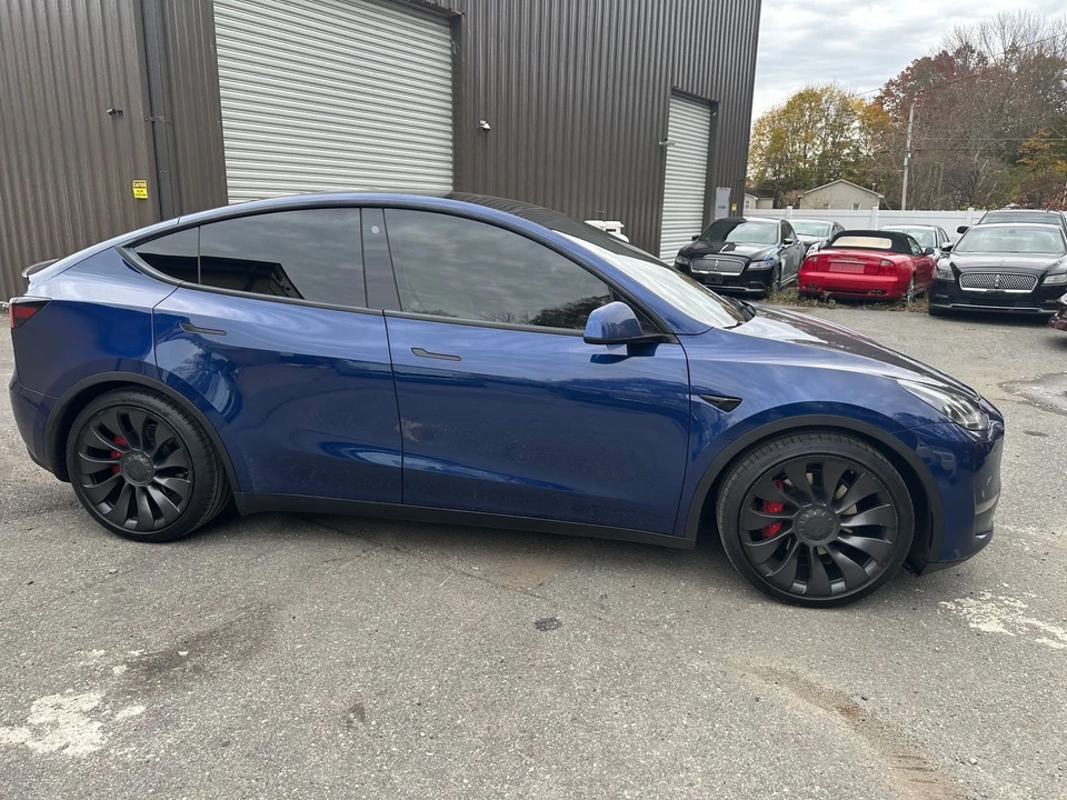 2022 Tesla Model Y Performance - Image 7 of 17