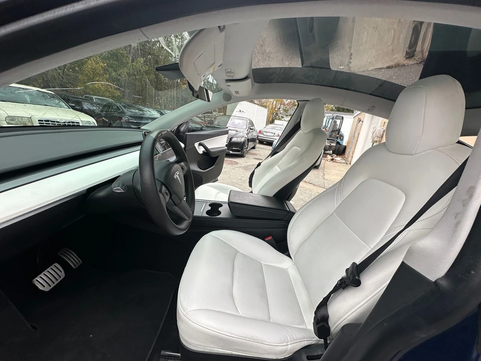 2022 Tesla Model Y Performance - Image 13 of 17