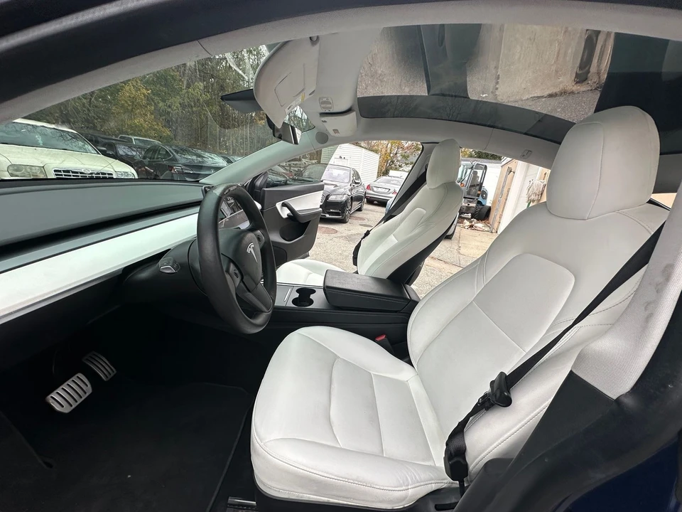 2022 Tesla Model Y Performance - Image 13 of 17