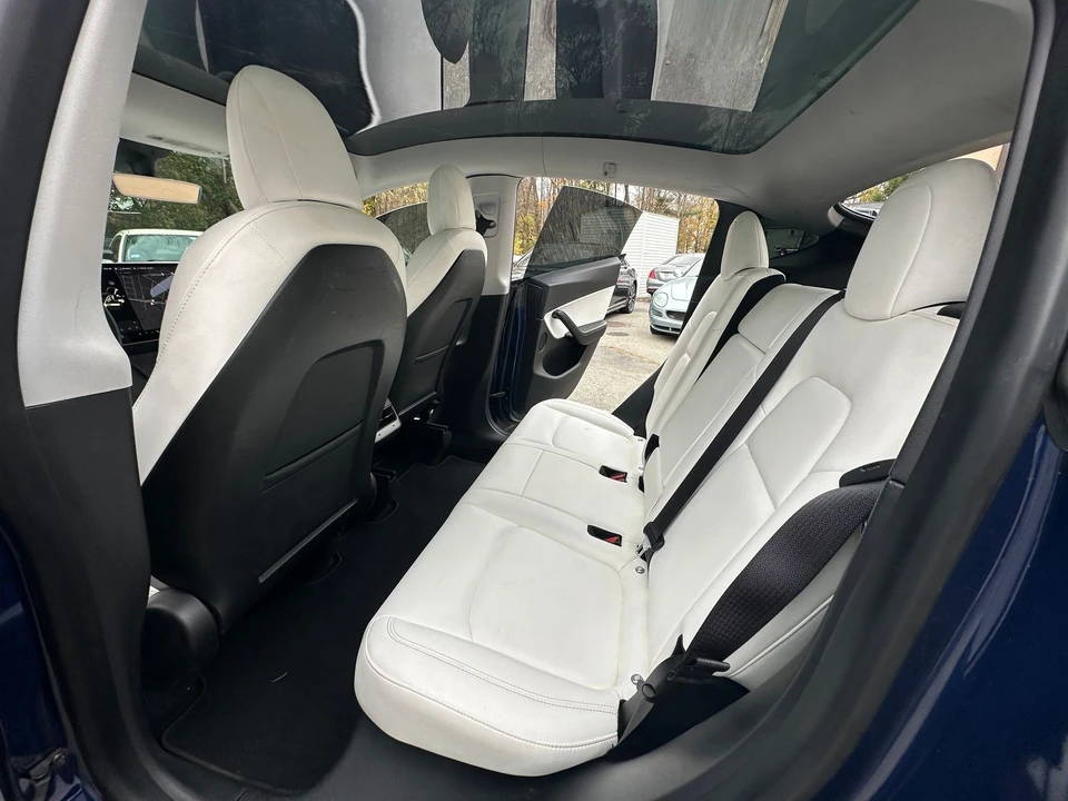 2022 Tesla Model Y Performance - Image 15 of 17