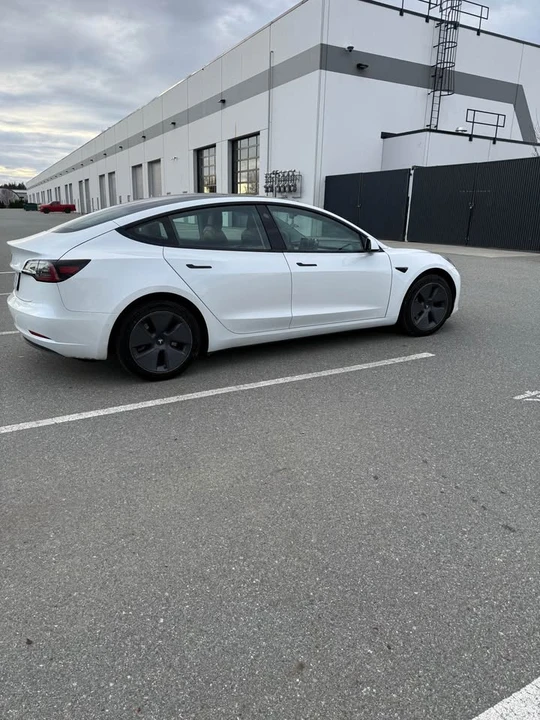 2022 Tesla Model 3 - Image 4 of 18
