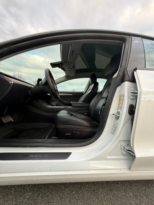 2022 Tesla Model 3 - Image 5 of 18