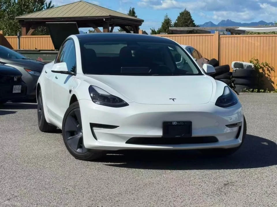 2022 Tesla Model 3 - Image 2 of 9