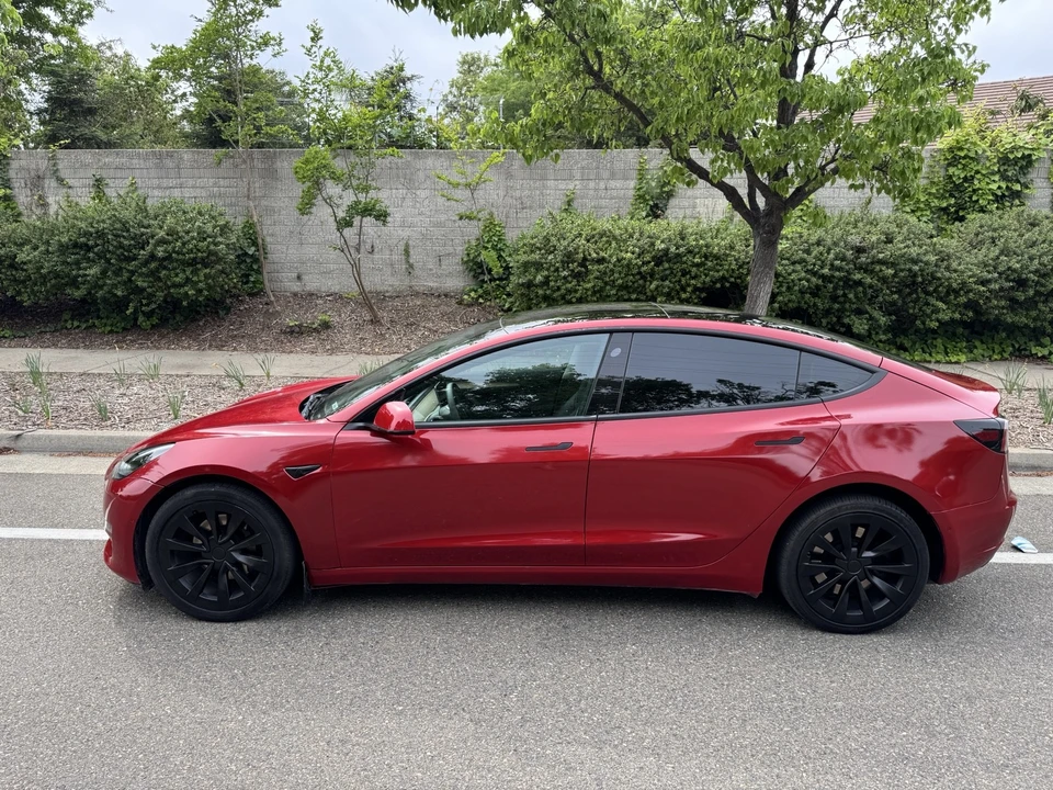 2022 Tesla Model 3 - Image 2 of 17