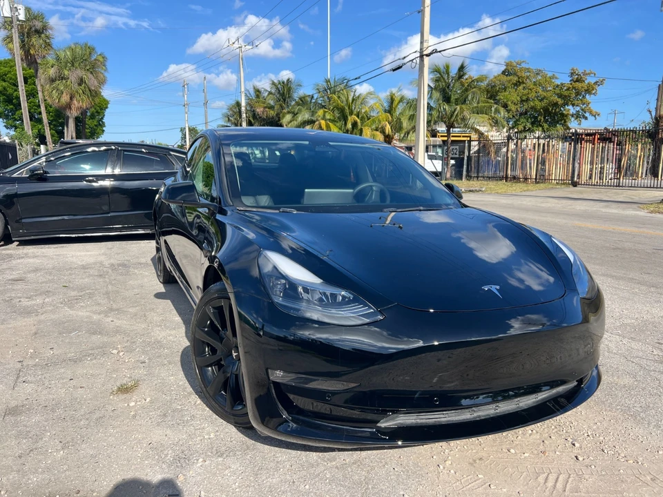 2022 Tesla Model 3 - Image 2 of 21