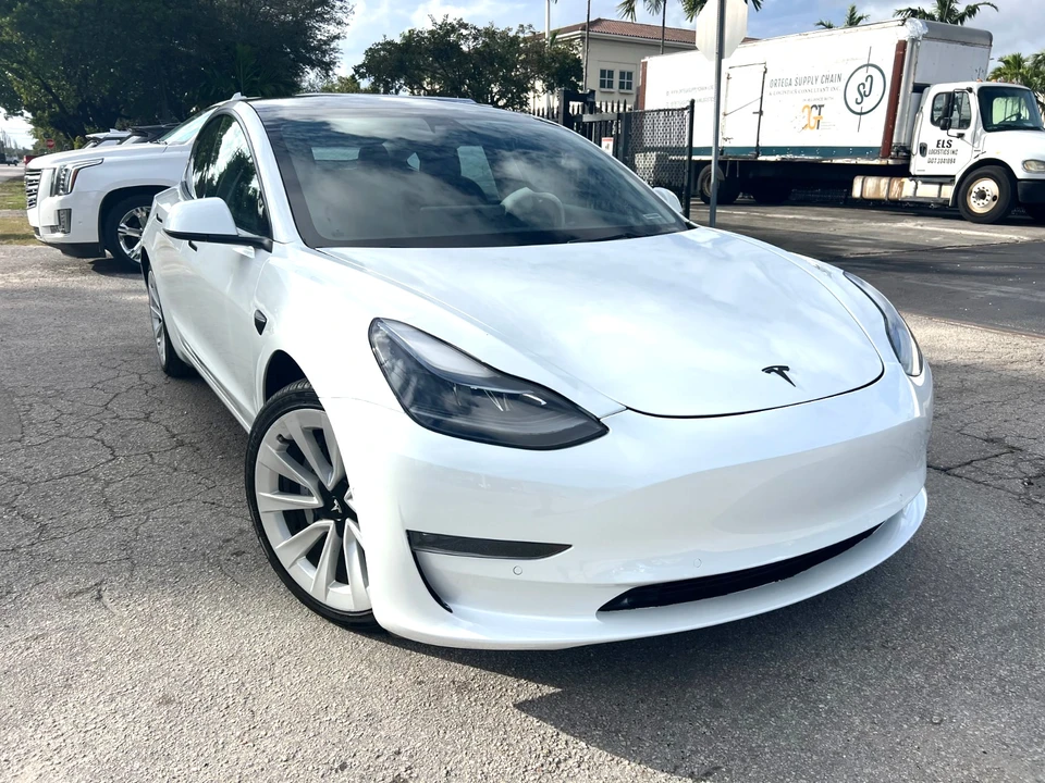 2020 Tesla Model 3 - Image 2 of 21